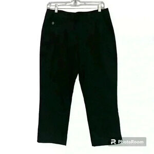 PGA Tour black cropped golf pants. Women’s size 4‎